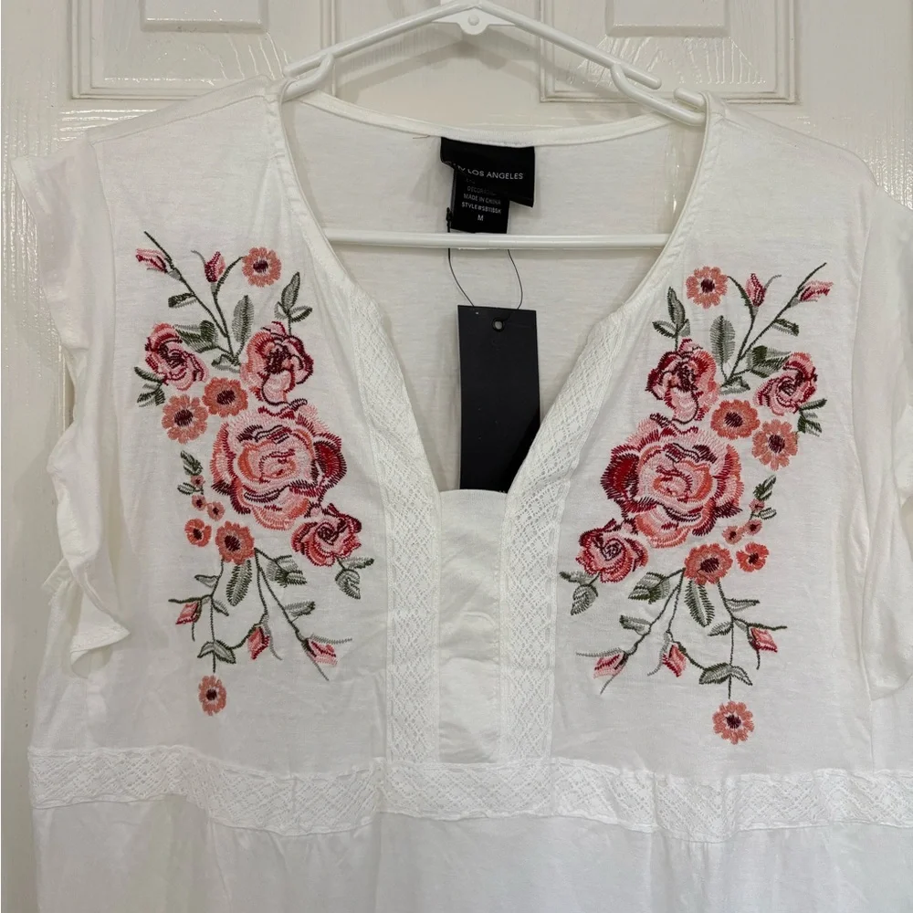 Liv Los Angeles White Embroidered Sleeveless Blouse - Picture 2 of 7